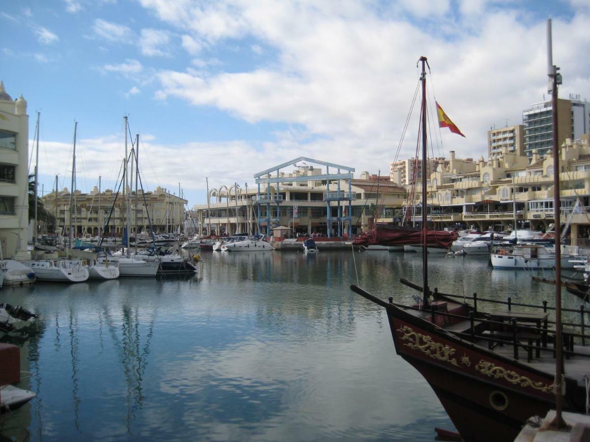 Apartamento En Puerto Marina 贝纳尔马德纳 外观 照片